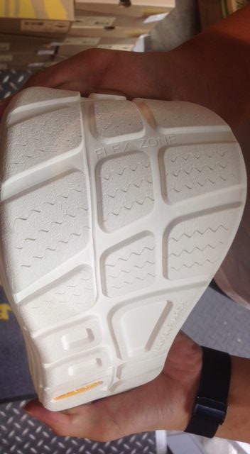 KEEN ユニーク サイピング